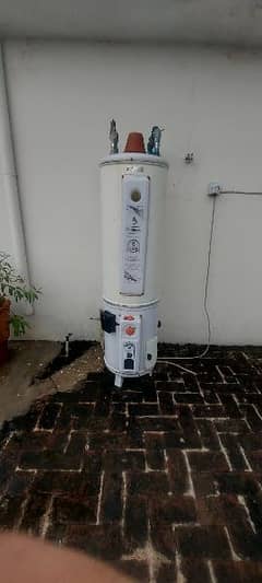 Gas & Electric Geyser 35 Galon For Sale