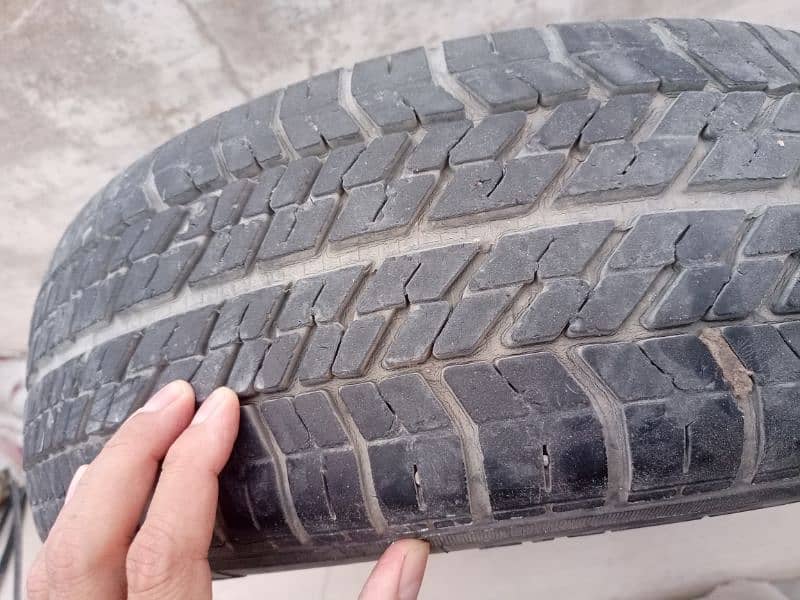 CAR TYRES BRANDED IN REASONABLE PRICE 5