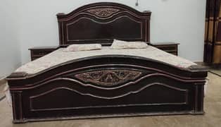 Bed set and dressing table with mattress