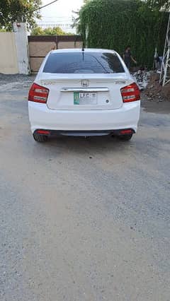 Honda City IVTEC 2015 auto gare