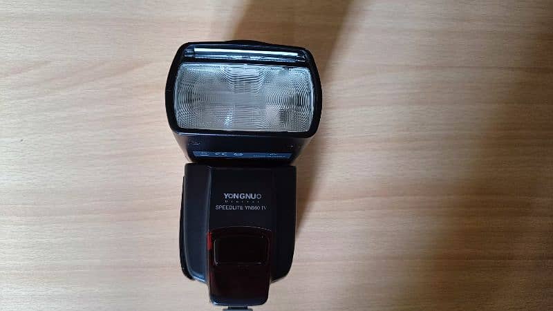 Yongnuo YN-560 IV flash light for Nikon. Camelion Charger & batteries. 1