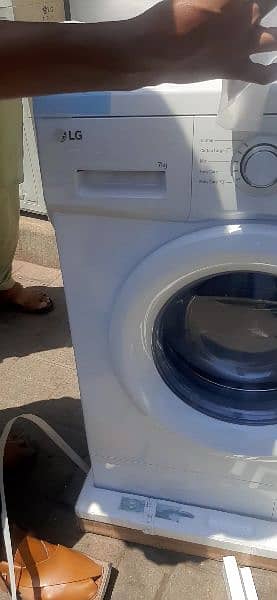 lg 7 kg inv direct drive frontload washing machine 1