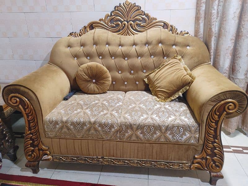 3,2,1  sofa is an excellent condition 2