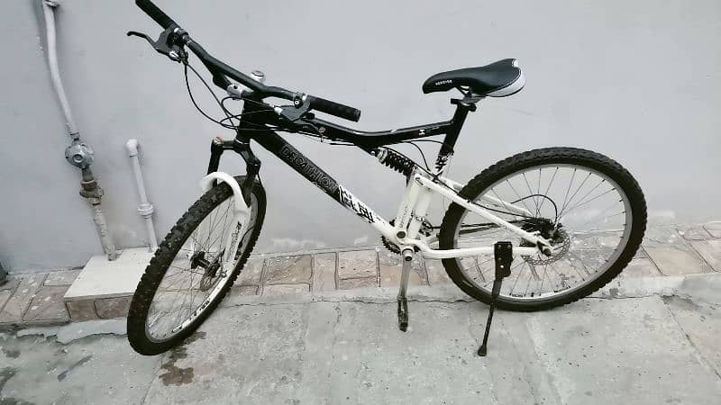 Decathlon Rock Rider 6.3 Mountain Bike with Cyclist Bag 0