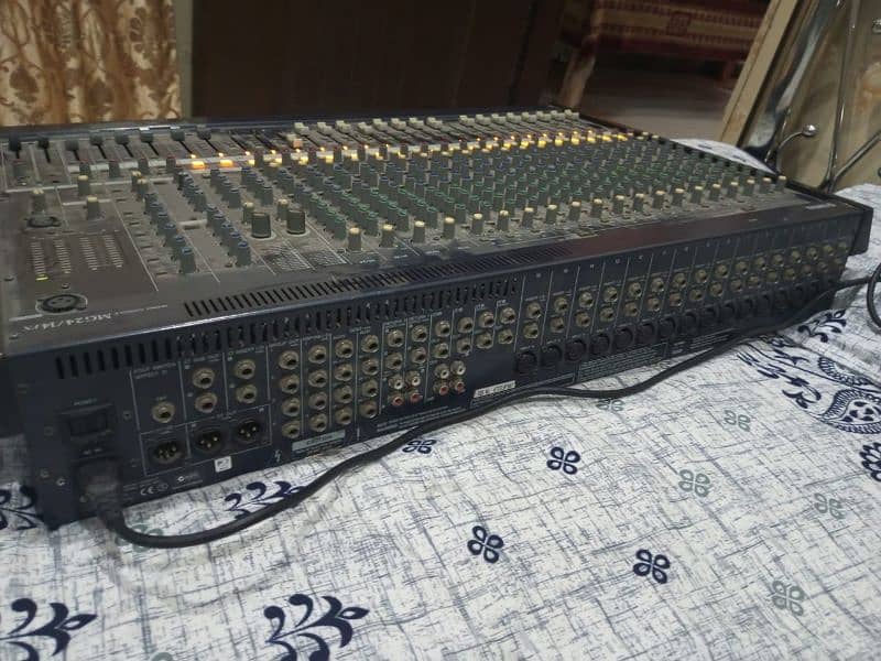 YAMAHA MG24/14FX 24-INPUT  MIXING CONSOLE with EFFECTS for SALE 4