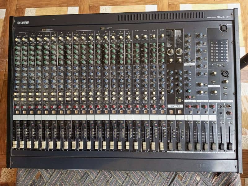 YAMAHA MG24/14FX 24-INPUT  MIXING CONSOLE with EFFECTS for SALE 8