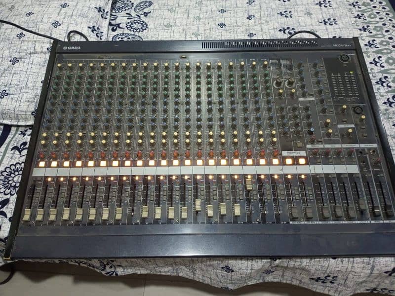 YAMAHA MG24/14FX 24-INPUT  MIXING CONSOLE with EFFECTS for SALE 11