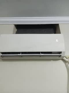 Gree 1 Ton DC inverter