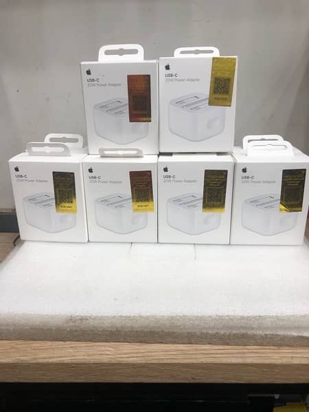 Apple ORG USB-C 20W Power Adapter 1