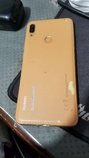 Huawei Y6Prime(2019) faulty but working perfectly fine for daily tasks 3