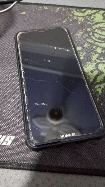 Huawei Y6Prime(2019) faulty but working perfectly fine for daily tasks 4