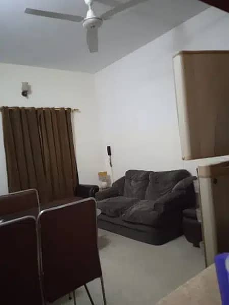 Furnished flat paying guest gulshan e Iqbal karachi 5