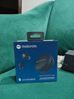 Motorola MOTO BUDS 250 Wireless Earbuds 0