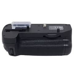 Nikon D7100 - D7200 | Original Battery grip available in stock