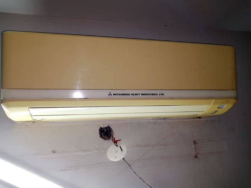 Mitsubishi heavy duty ac / complete working ma hai laga hua hai ac 1