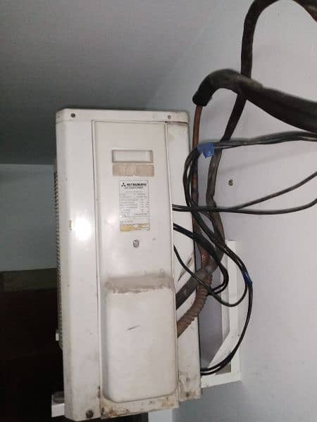 Mitsubishi heavy duty ac / complete working ma hai laga hua hai ac 9