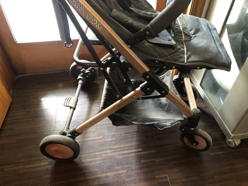 VanBloom Baby Pram for Sale in Excellent Condition 3