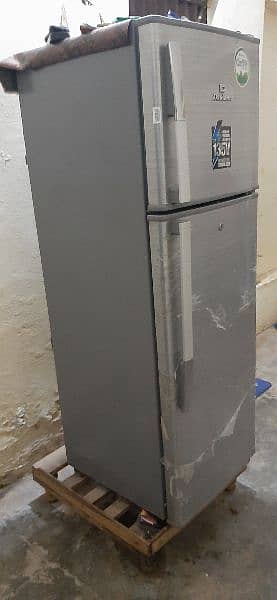 dawlance frige for sale same like new 2