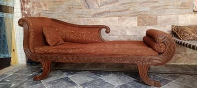 dewan sofa in good condition contect WhatsApp 03018041607