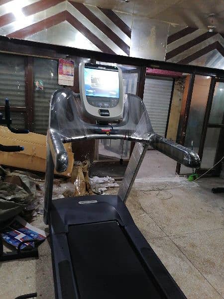 precor Treadmill 885 with P20 Console 4.5hp Ac motor commercial 5