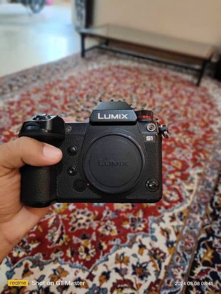 Panasonic Lumix S1 - 9.5/10 Condition with All Original Accessories 0