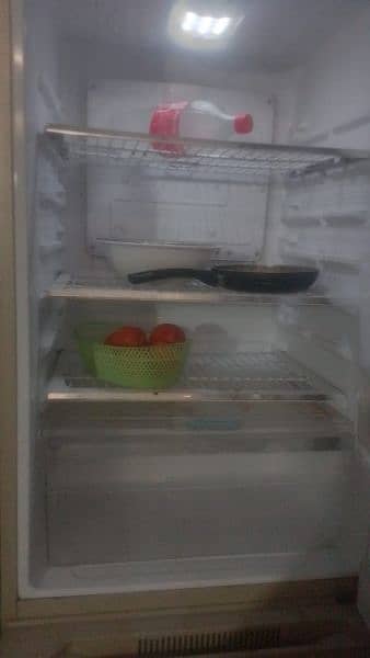 KENWOOD FRIDGE IN GOOD CONDITION 2