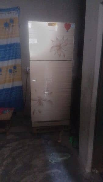 KENWOOD FRIDGE IN GOOD CONDITION 3