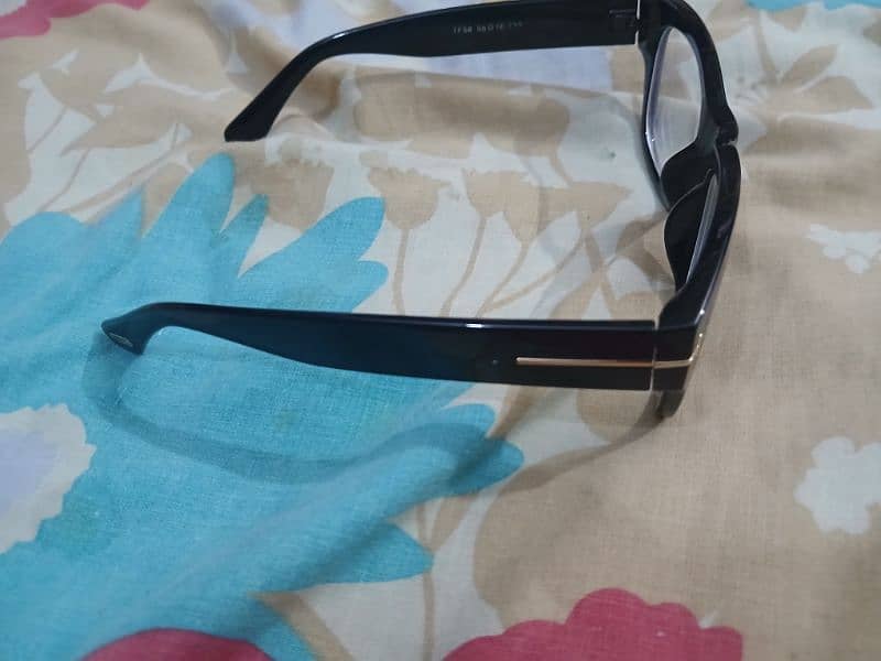 iam selling my eye glasis 1