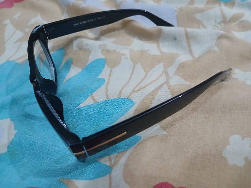 iam selling my eye glasis 2