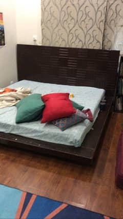 selling used bed in Lahore