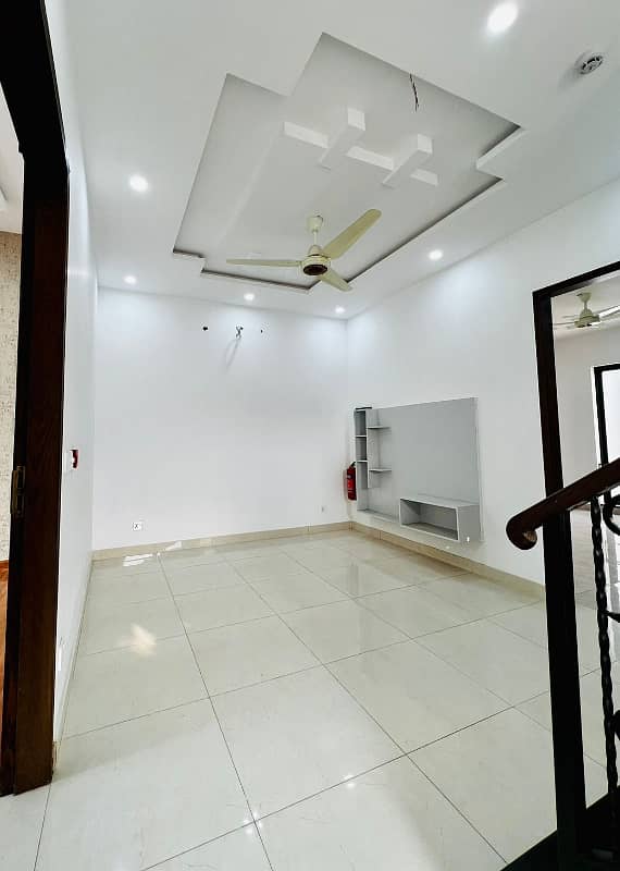 3 Beds Full House Brand New 5 Marla for Rent DHA 9 Town Lahore. 3