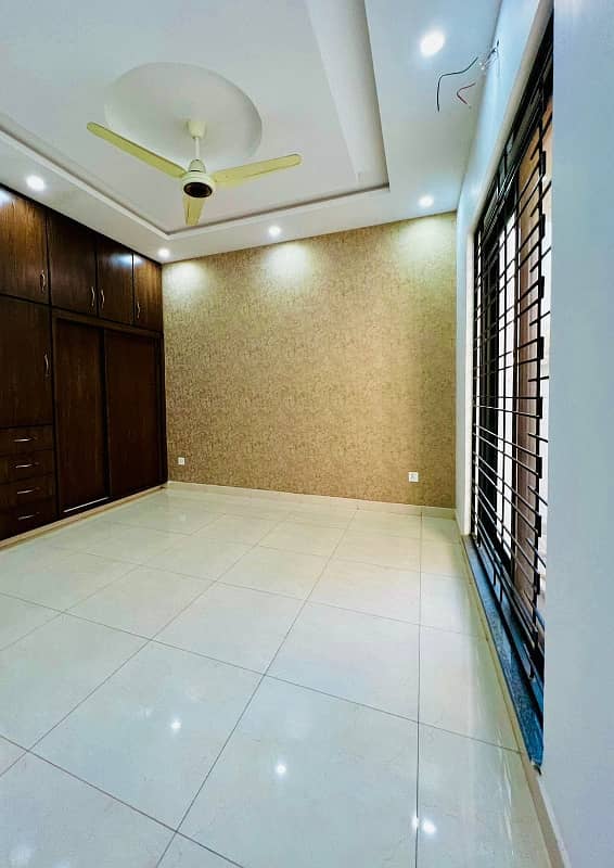 3 Beds Full House Brand New 5 Marla for Rent DHA 9 Town Lahore. 4