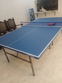 tennis table with balls in good condition