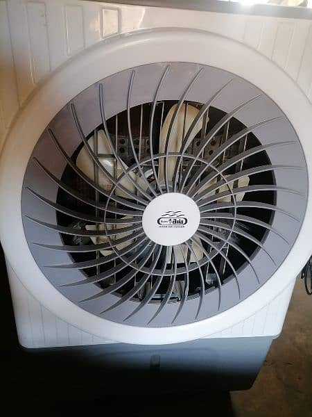 Full size air Cooler hy 2 hafty used hay bas 0