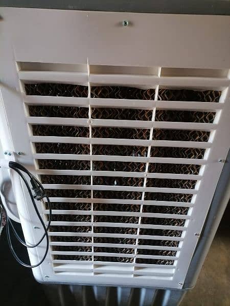 Full size air Cooler hy 2 hafty used hay bas 1