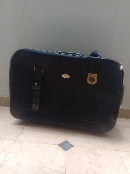 luggages condition 9/10 available in both sizes 0