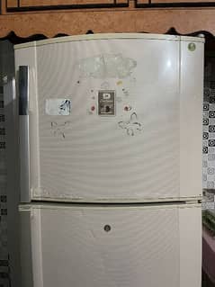 urgent sale Dawlance fridge 0