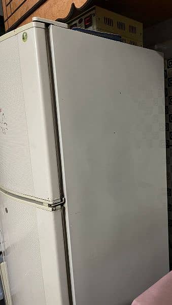 urgent sale Dawlance fridge 1