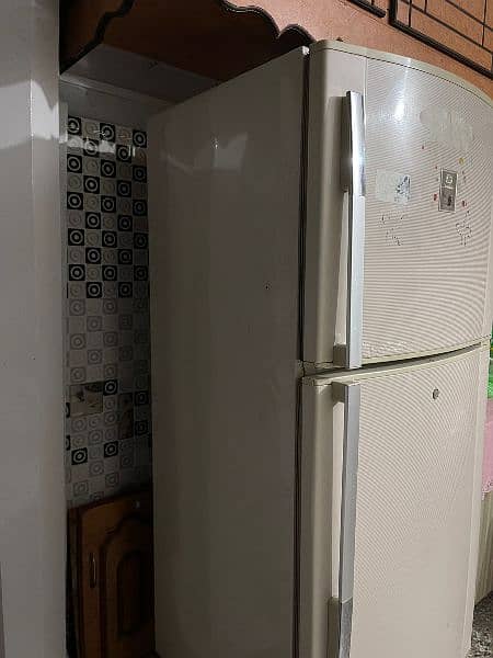 urgent sale Dawlance fridge 2