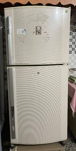 urgent sale Dawlance fridge 3