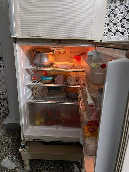 urgent sale Dawlance fridge 4