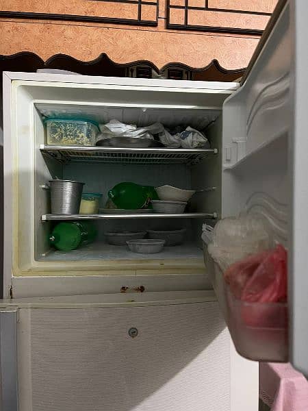 urgent sale Dawlance fridge 5