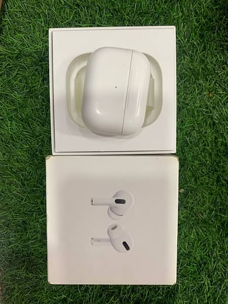 Apple AirPods Pro with Megsafe wireless Charging 0