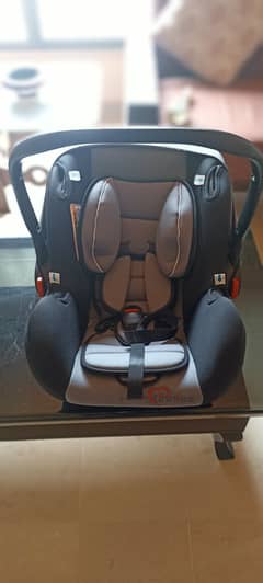 Tinnies baby carry cot + car seat ( grey )