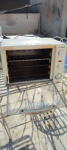 Cooking and baking oven 6