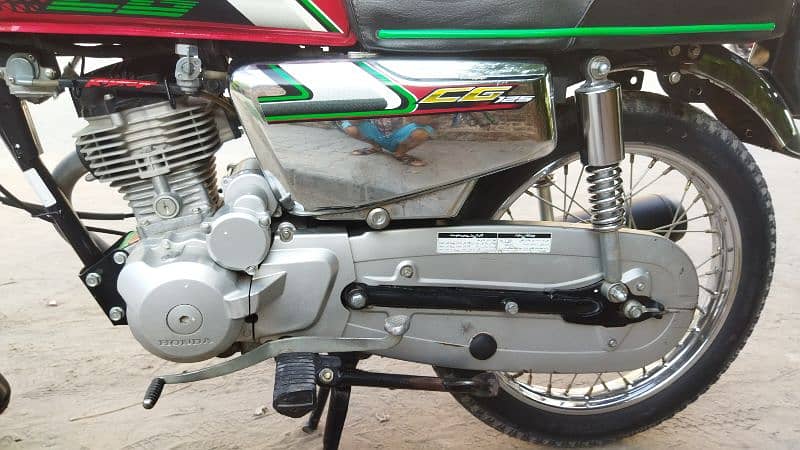 Honda 125s  self start . . . . owner. . . . contact no;03224375466 2