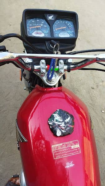 Honda 125s  self start . . . . owner. . . . contact no;03224375466 4