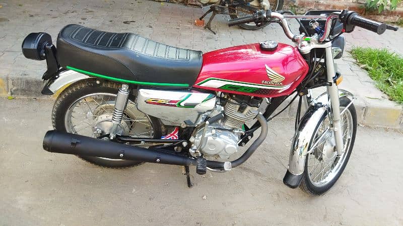 Honda 125s  self start . . . . owner. . . . contact no;03224375466 6