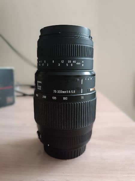 Sigma 70-300mm lens with Box 0