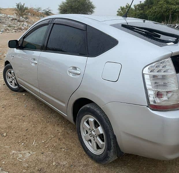 Toyota Prius 2010 1.5 hybrid automatic transmission is available here 2